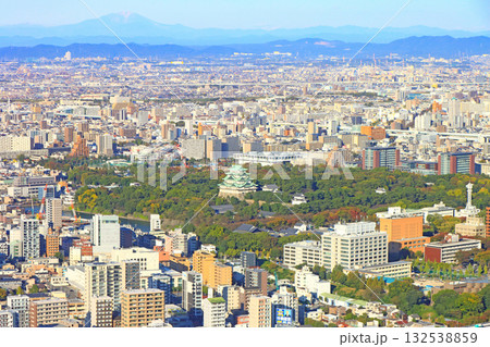 愛知県名古屋市、多くの高層ビルが立ち並ぶ名古屋城周辺の風景 愛知県名古屋市、多くの高層ビルが立ち並ぶ名古屋城周辺の風景 132538859