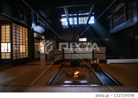 中山道妻籠宿　脇本陣奥谷　囲炉裏と光芒 132539596