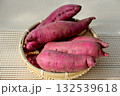 新鮮なさつまいも 132539618
