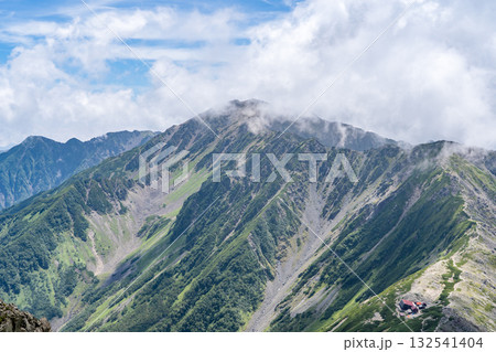 北岳の吊尾根分岐から見る間ノ岳　南アルプスの北岳登山 132541404
