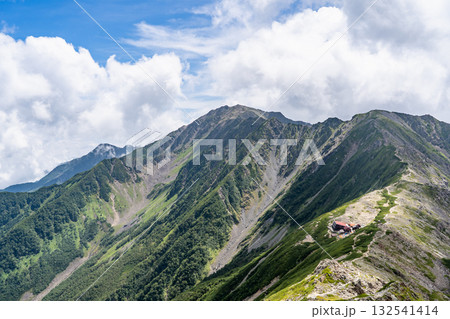 北岳山荘への登山道から見る間ノ岳　南アルプスの北岳登山 132541414