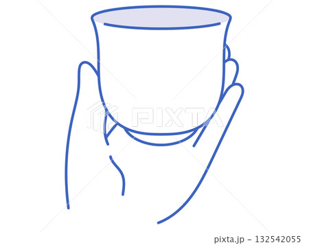 飲み物を渡す丁寧な手と湯呑の絵 132542055
