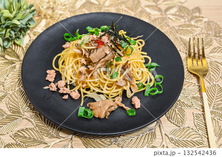 舞茸の和風パスタ たらこ入り 舞茸の和風パスタ たらこ入り 132542436