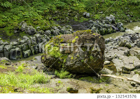 高千穂峡 鬼八の力石 宮崎県高千穂町 高千穂峡 鬼八の力石 宮崎県高千穂町 132543576