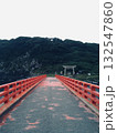 赤い橋の上 132547860