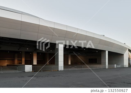 A Modern Architectural Structure Featuring a Sleek and Elegant Curved Design Concept 132550927