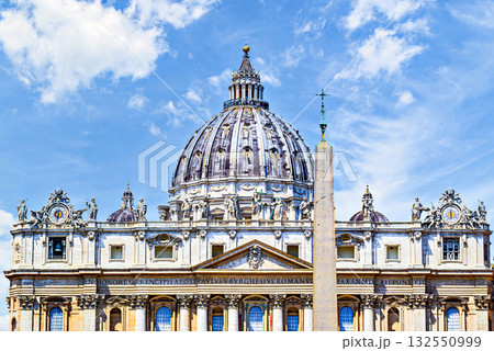 St. Peter's Square, Apostolic Palace in Vatican City 132550999