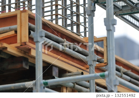 型枠建て込み（建築躯体工事） 132551492