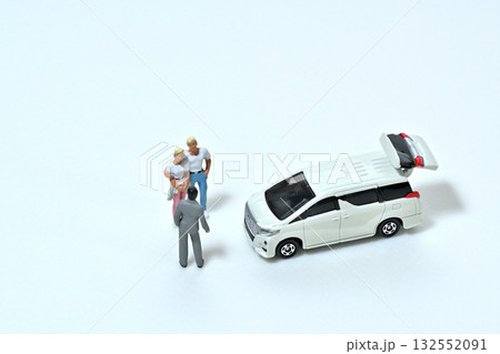 自動車販売 商談イメージ 132552091
