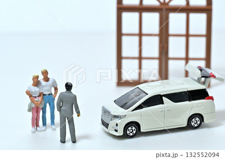 自動車販売 商談イメージ 132552094