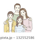 笑顔の四人家族のイラスト｜父母と子供・幸せな家庭・仲良しファミリー・手描き人物素材 132552586