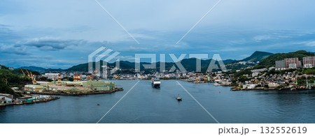 長崎港客船出港(Celebrity Millennium)女神大橋から パノラマ【長崎市】 長崎港客船出港(Celebrity Millennium)女神大橋から パノラマ【長崎市】 132552619