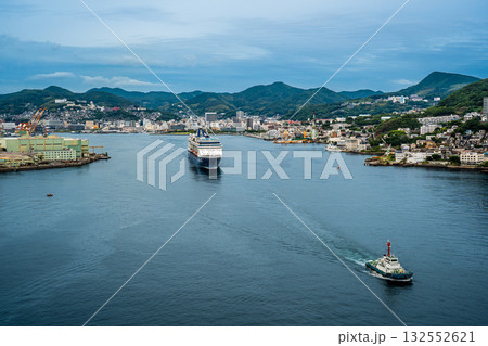 長崎港客船出港(Celebrity Millennium)女神大橋から【長崎市】 長崎港客船出港(Celebrity Millennium)女神大橋から【長崎市】 132552621