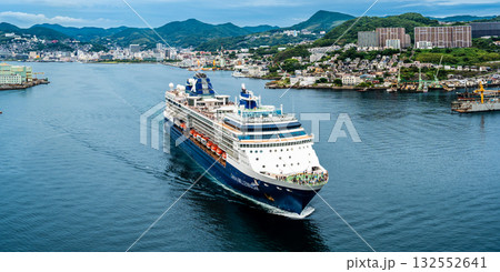 長崎港客船出港(Celebrity Millennium)女神大橋から パノラマ【長崎市】 長崎港客船出港(Celebrity Millennium)女神大橋から パノラマ【長崎市】 132552641