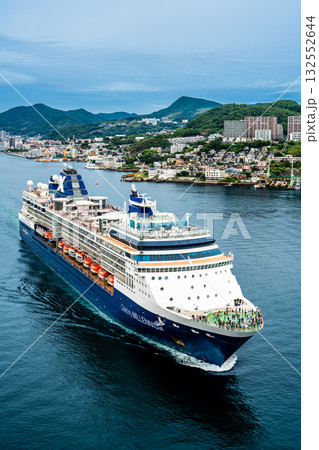 長崎港客船出港(Celebrity Millennium)女神大橋から【長崎市】 長崎港客船出港(Celebrity Millennium)女神大橋から【長崎市】 132552644