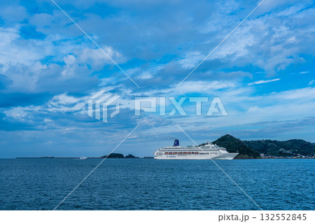 長崎港客船入港(Piano Land）柳埠頭から【長崎市】 132552845