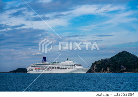 長崎港客船入港(Piano Land）柳埠頭から【長崎市】 132552884