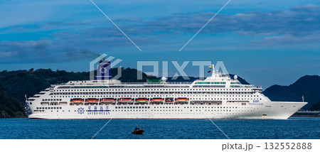 長崎港客船入港(Piano Land)柳埠頭から パノラマ【長崎市】 長崎港客船入港(Piano Land)柳埠頭から パノラマ【長崎市】 132552888
