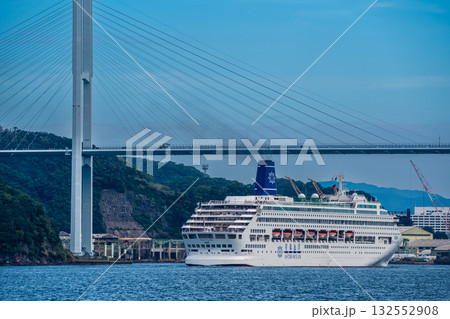 長崎港客船入港(Piano Land）柳埠頭から【長崎市】 132552908