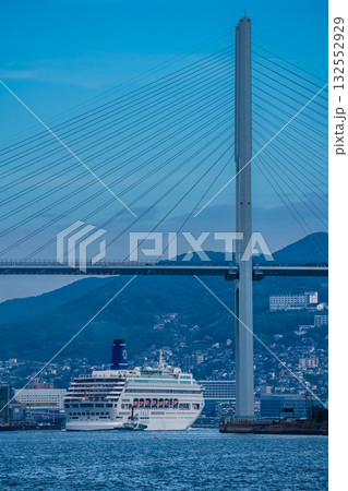 長崎港客船入港(Piano Land）柳埠頭から【長崎市】 132552929