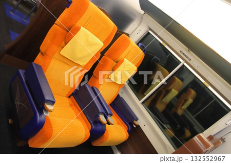 E653系特急いなほ号に連結される豪華なグリーン車 132552967