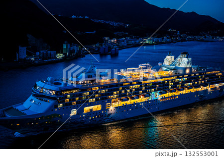 長崎港客船入港(Star Navigator)女神大橋から夜景ライトアップ【長崎市】 長崎港客船入港(Star Navigator)女神大橋から夜景ライトアップ【長崎市】 132553001