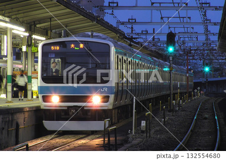 高架化工事中の浦和駅に停車中の京浜東北線209系500番台(2006年6月) 高架化工事中の浦和駅に停車中の京浜東北線209系500番台(2006年6月) 132554680