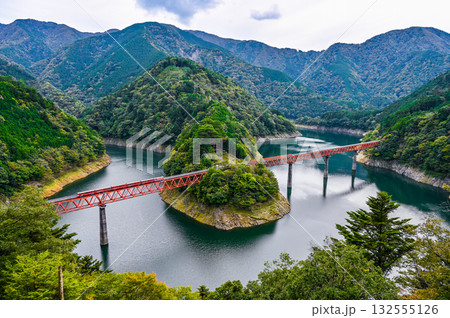 静岡県奥大井湖上の駅 132555126