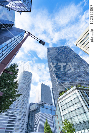 名古屋駅前のビル街 132555867