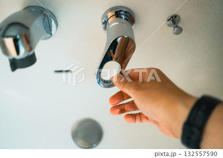 壁付シングルレバー混合水栓 132557590