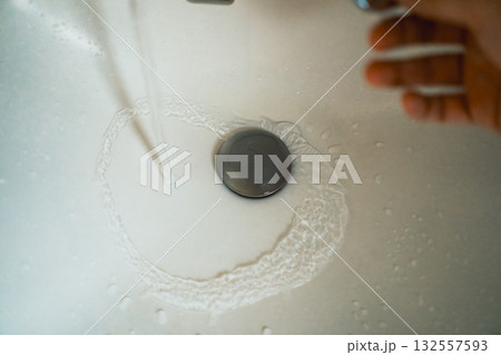 洗面台の排水口 132557593