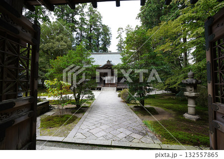 比叡山延暦寺の境内の風景 132557865