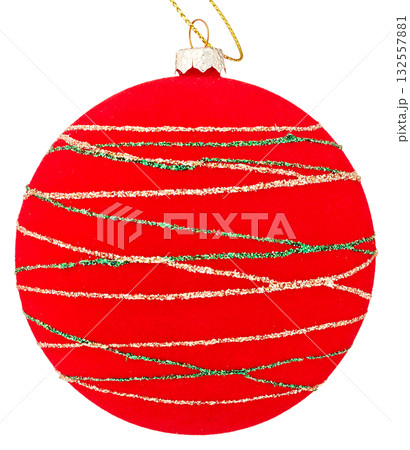 縦ライン模様の赤いクリスマスボールオーナメント(白背景) 縦ライン模様の赤いクリスマスボールオーナメント(白背景) 132557881