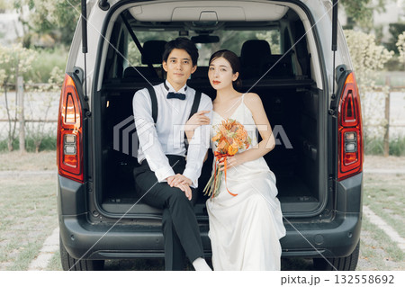 車を使ったフォトウェディング 132558692