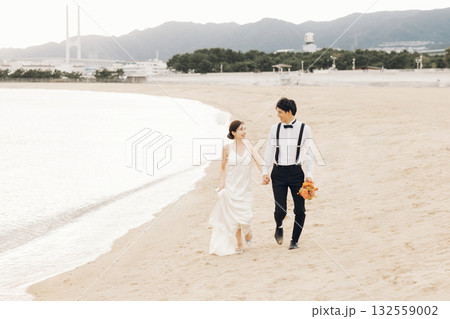 海辺のウェディングフォト 132559002