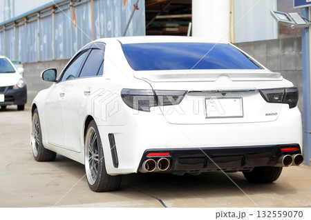 白いセダン 132559070