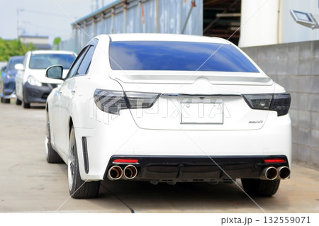 白いセダン 白いセダン 132559071
