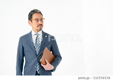 男性　ビジネス　弁護士 132559158