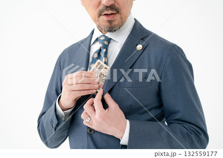 男性　ビジネス　弁護士　報酬 132559177
