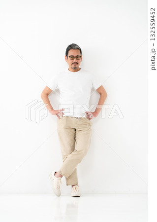 メンズビューティー　ミドルエイジ　全身 132559452