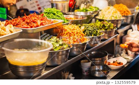 ソウル 広蔵市場(カンジャンシジャン)の屋台グルメ ソウル 広蔵市場(カンジャンシジャン)の屋台グルメ 132559579