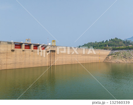 Khuean Khun Dan Prakanchon Dam in Thailand with low water level reserved in dry summer season 132560339