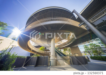 うめきた　ひらめきの道とゲートランタン 132560371