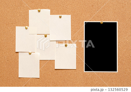 Blank paper notes and an empty photo are pinned to a cork board. The concept of detective investigation or a webinar. 132560529