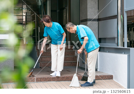 管理人　掃除　男女 132560615