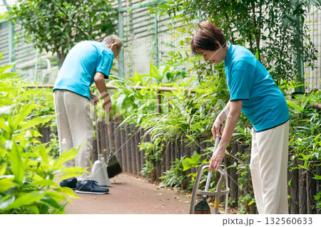 管理人　掃除　小道 132560633