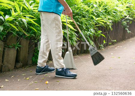 管理人 掃除 小道 管理人 掃除 小道 132560636