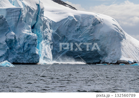 Ice calving in Antarctica 132560789