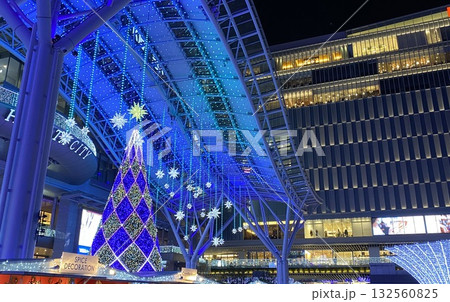 博多駅前のクリスマスイルミネーション 132560825