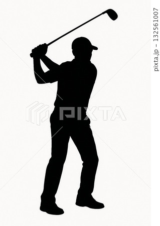 ゴルフスイングする男性のシルエット 132561007